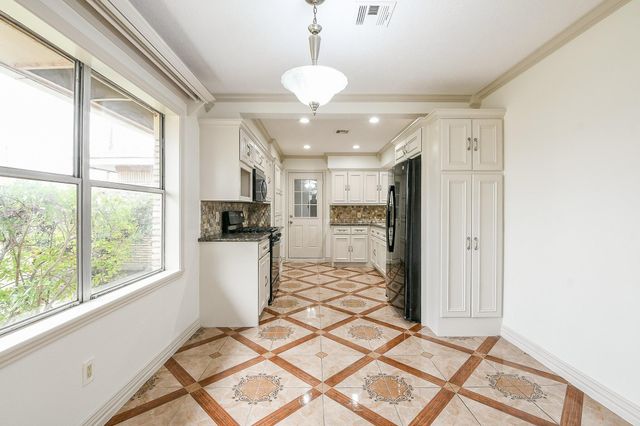 901 Redondo Drive, Houston, TX 77015