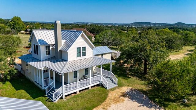270 Oak Hollow Dr, Kerrville, TX 78028