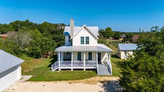 270 Oak Hollow Dr, Kerrville, TX 78028