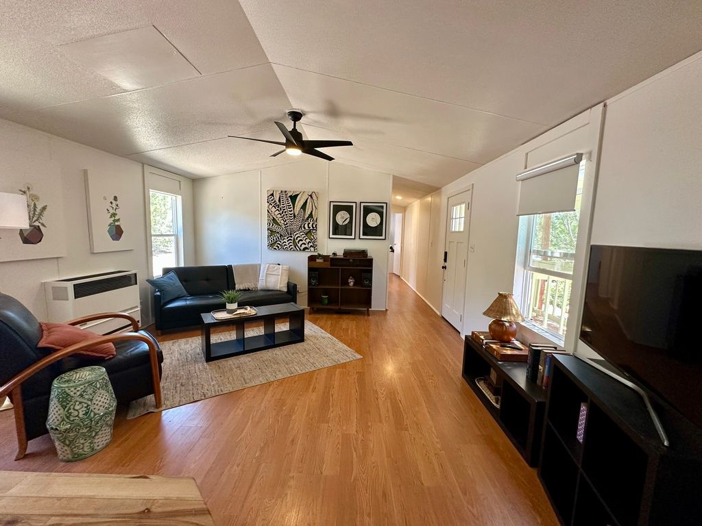 Image 10 of property listing at 51 Calle Gurule C, Santa Fe, NM 87505