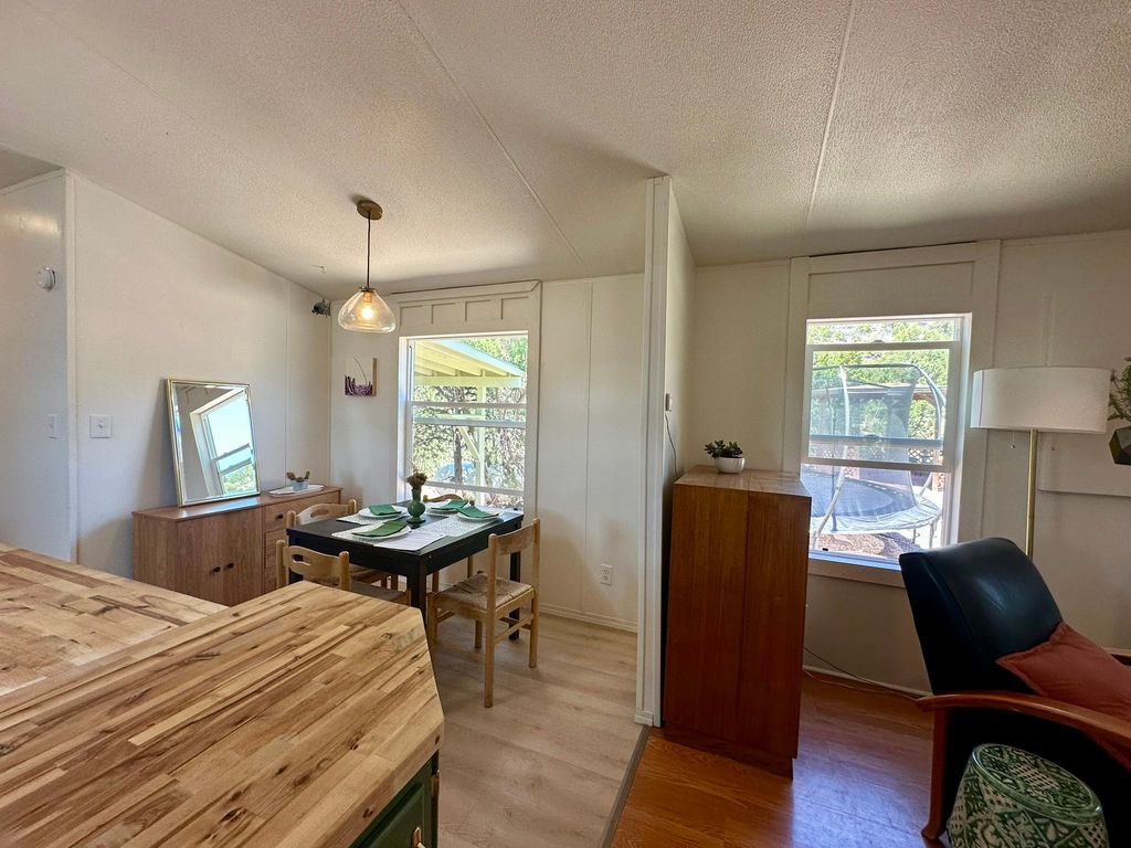 Image 11 of property listing at 51 Calle Gurule C, Santa Fe, NM 87505