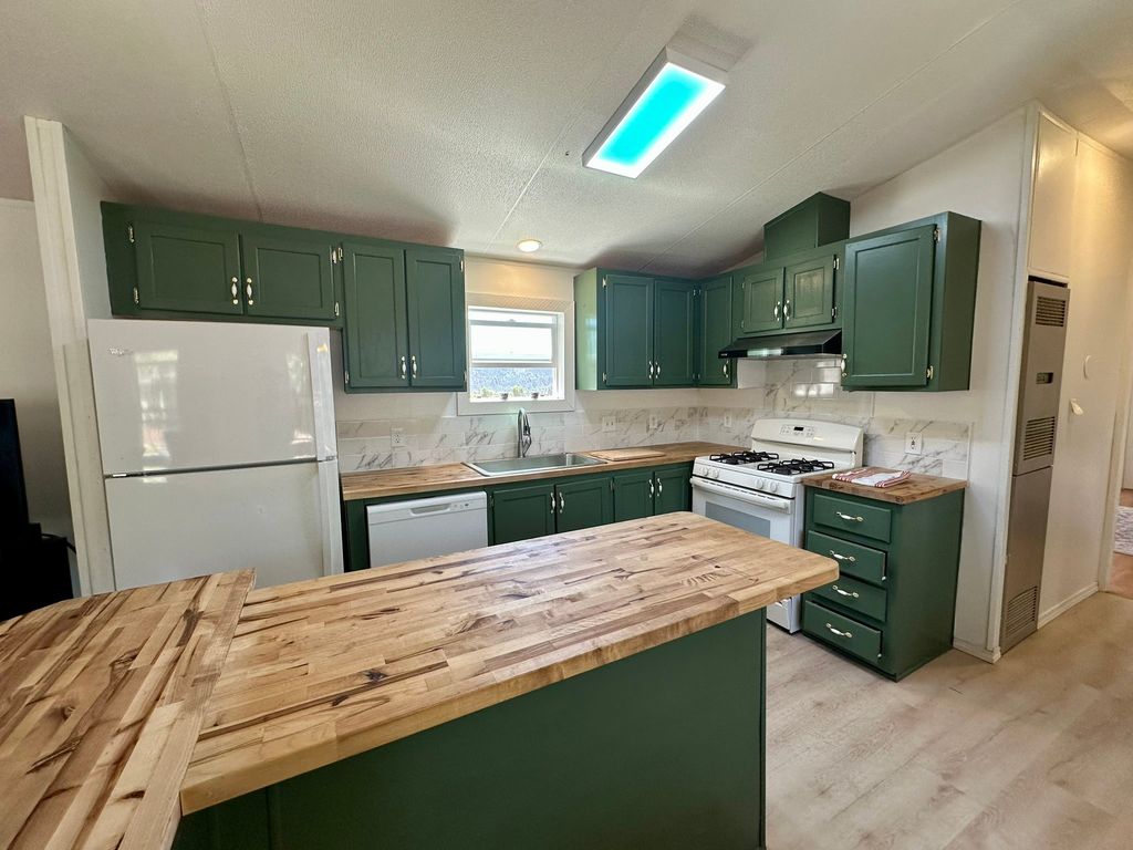 Image 13 of property listing at 51 Calle Gurule C, Santa Fe, NM 87505