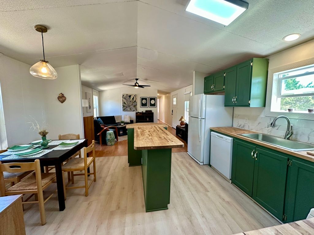 Image 14 of property listing at 51 Calle Gurule C, Santa Fe, NM 87505
