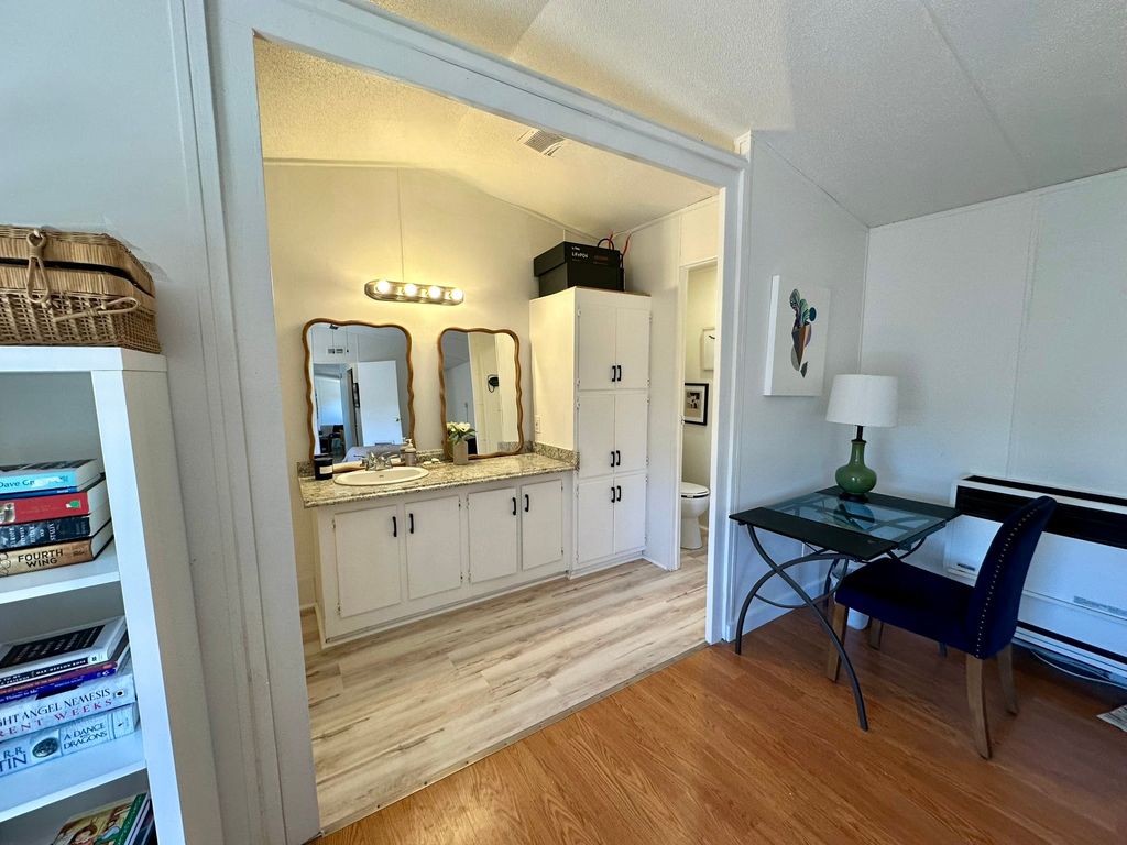 Image 15 of property listing at 51 Calle Gurule C, Santa Fe, NM 87505