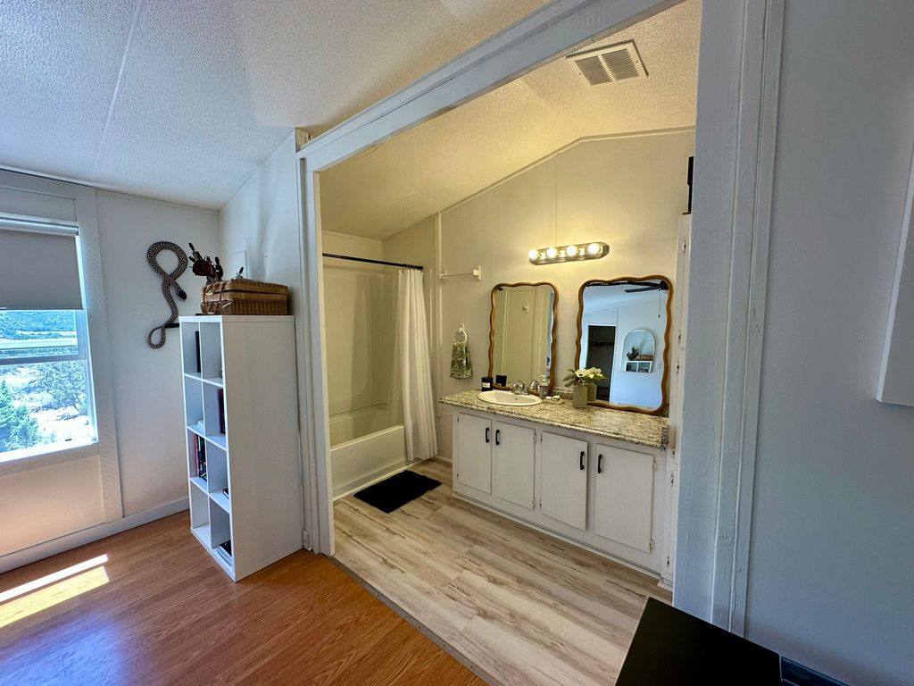 Image 16 of property listing at 51 Calle Gurule C, Santa Fe, NM 87505