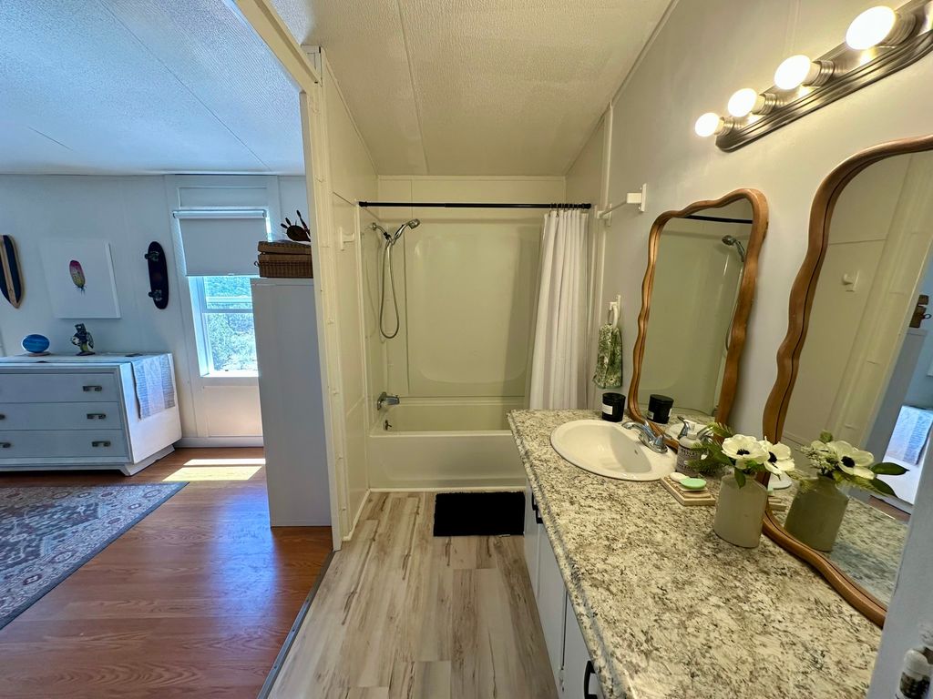 Image 17 of property listing at 51 Calle Gurule C, Santa Fe, NM 87505