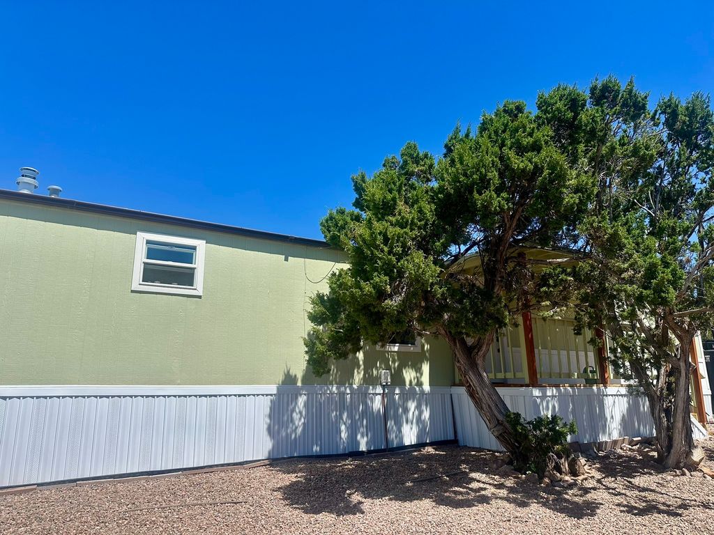 Image 3 of property listing at 51 Calle Gurule C, Santa Fe, NM 87505