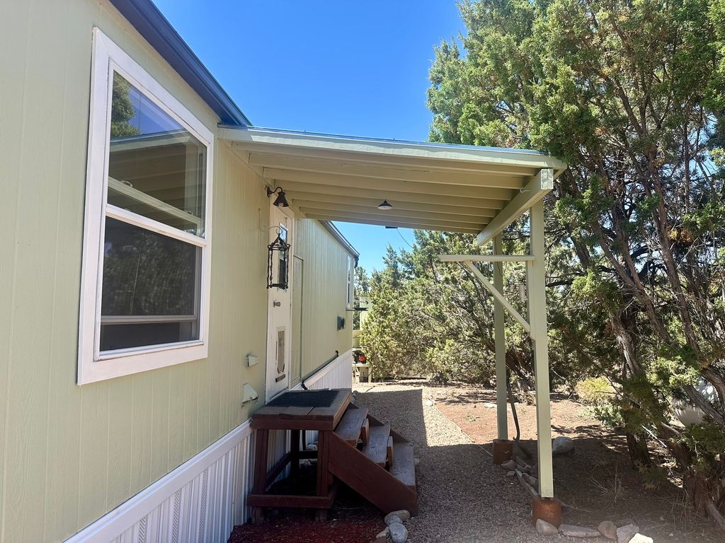 Image 6 of property listing at 51 Calle Gurule C, Santa Fe, NM 87505