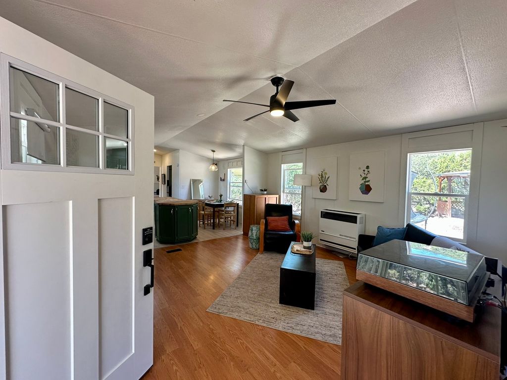 Image 8 of property listing at 51 Calle Gurule C, Santa Fe, NM 87505