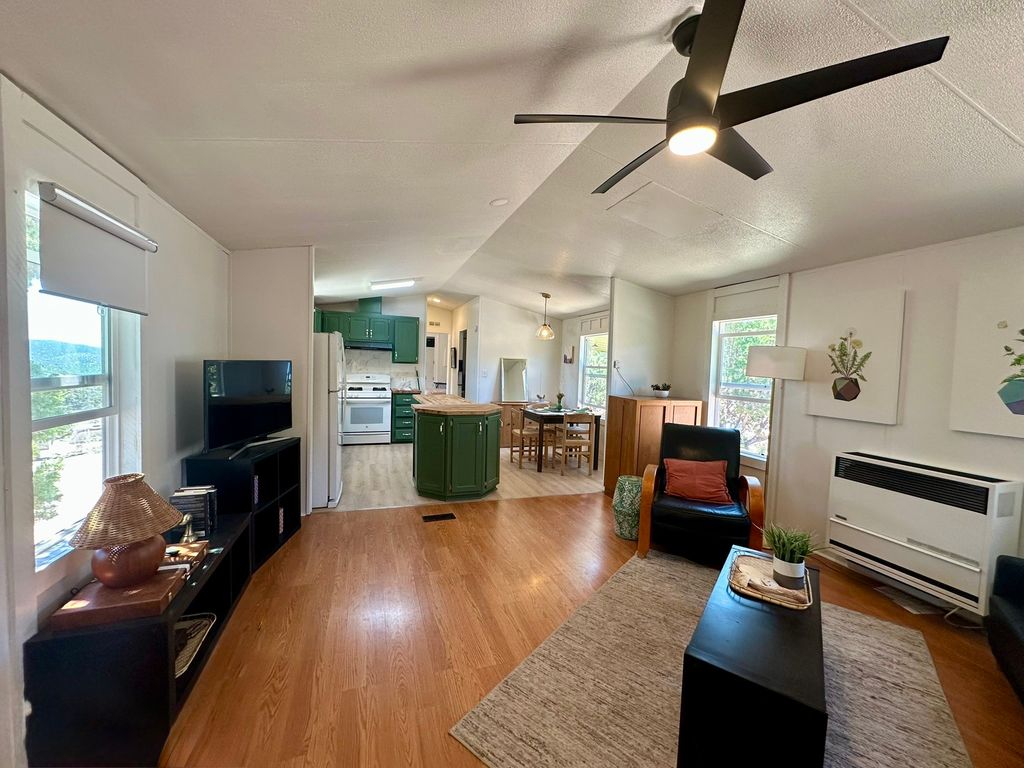 Image 9 of property listing at 51 Calle Gurule C, Santa Fe, NM 87505