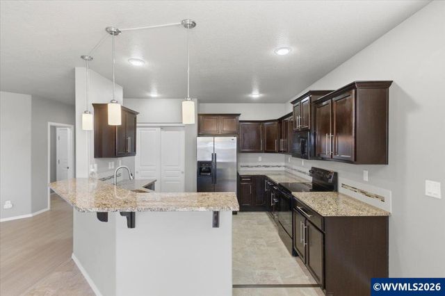 2764 NW Weather Stone St, Albany, OR 97321