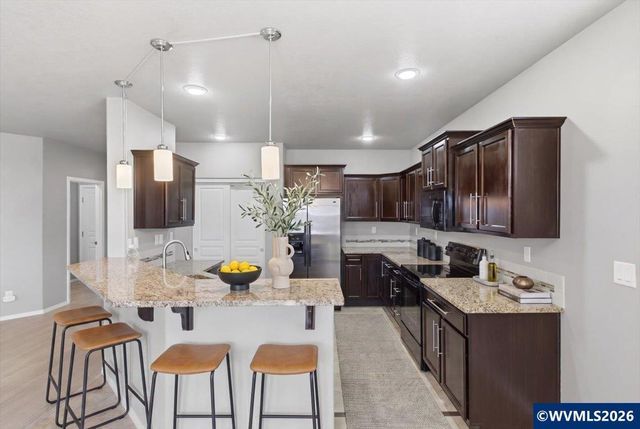 2764 NW Weather Stone St, Albany, OR 97321