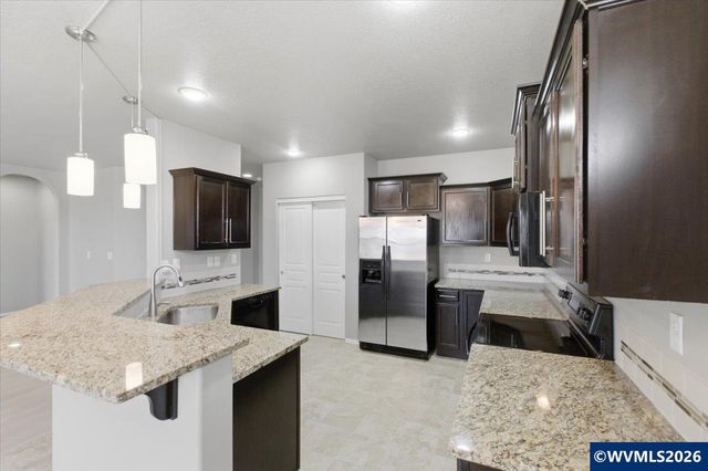 2764 NW Weather Stone St, Albany, OR 97321