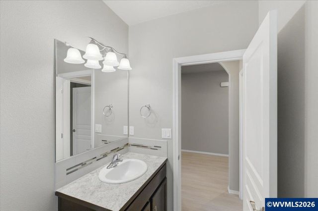 2764 NW Weather Stone St, Albany, OR 97321