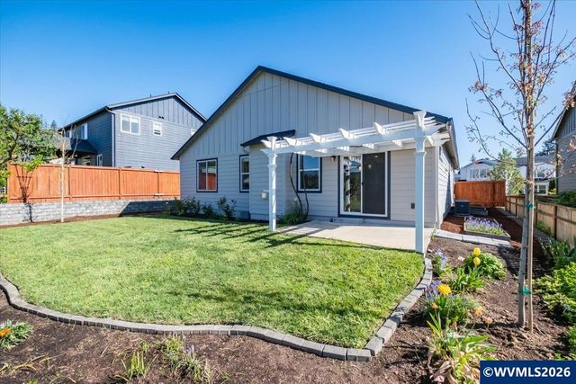 2764 NW Weather Stone St, Albany, OR 97321