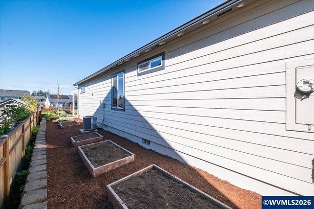 2764 NW Weather Stone St, Albany, OR 97321