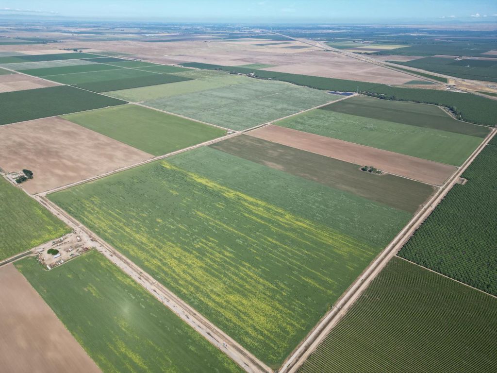 Image 1 of property listing at 8841 Cross Road, Chowchilla, CA 93610