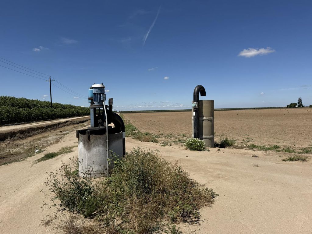 Image 15 of property listing at 8841 Cross Road, Chowchilla, CA 93610