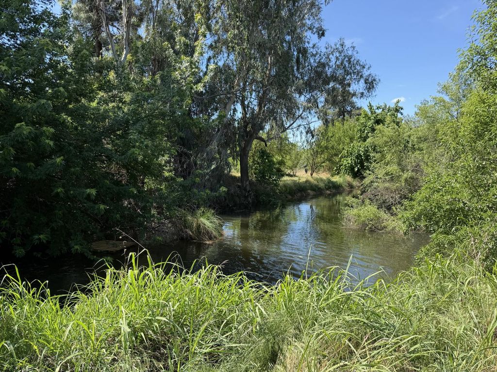 Image 19 of property listing at 8841 Cross Road, Chowchilla, CA 93610