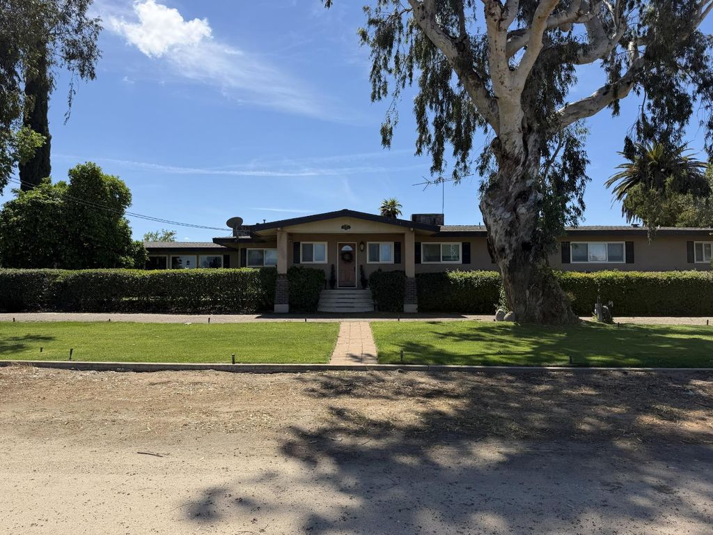 Image 20 of property listing at 8841 Cross Road, Chowchilla, CA 93610