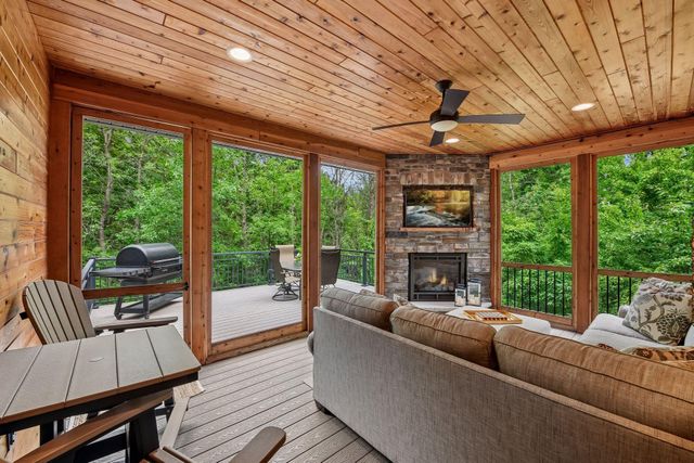 7474 Narcissus Lane N, Maple Grove, MN 55311