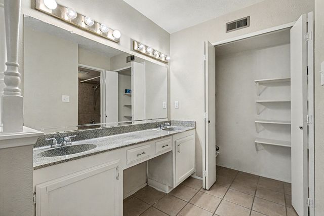 671 Stonewall Drive, Grand Prairie, TX 75052