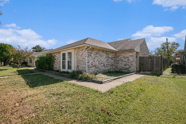 671 Stonewall Drive, Grand Prairie, TX 75052