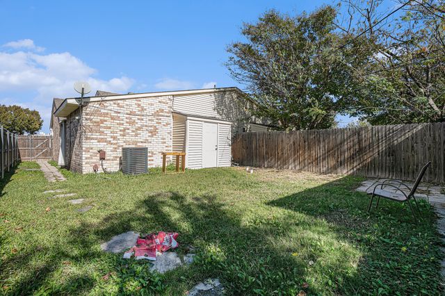 671 Stonewall Drive, Grand Prairie, TX 75052