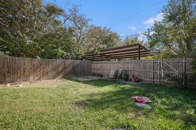 671 Stonewall Drive, Grand Prairie, TX 75052