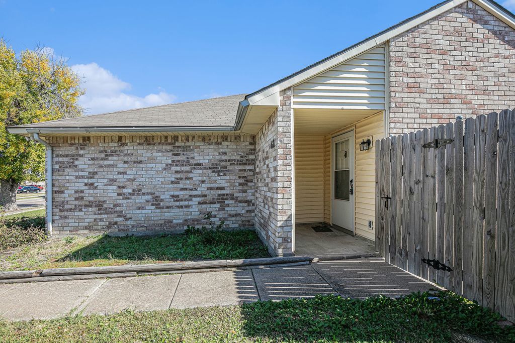 671 Stonewall Drive, Grand Prairie, TX 75052