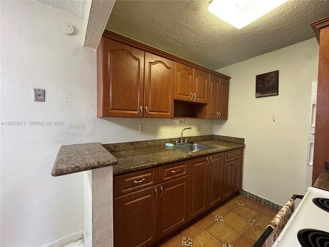7208 Fairway Dr I14, Miami Lakes, FL 33014