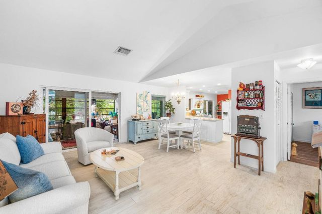 6371 Hitchin Post Way, Delray Beach, FL 33484