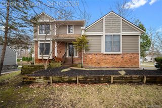 471 Hillson Drive, Waterford Charter Township, MI 48327