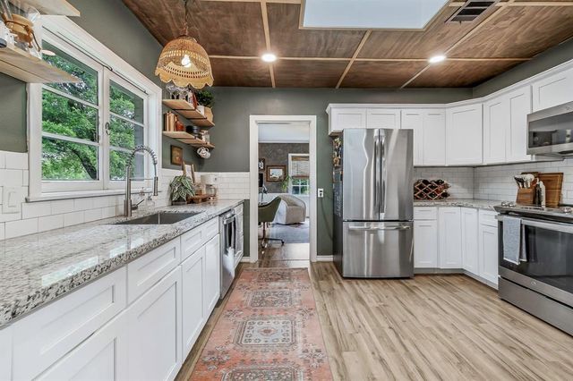 716 E Main Street, Madisonville, TX 77864