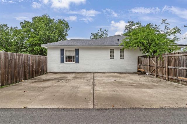 716 E Main Street, Madisonville, TX 77864