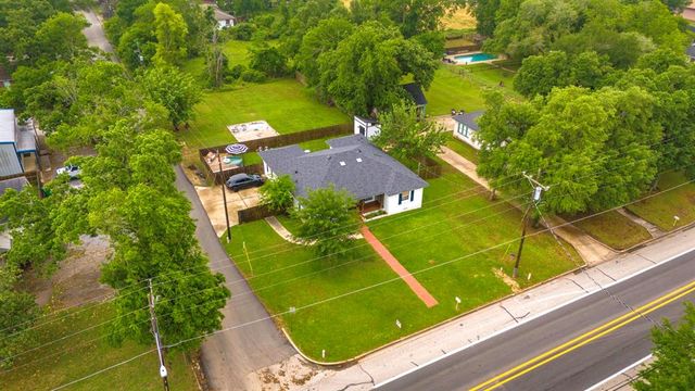 716 E Main Street, Madisonville, TX 77864