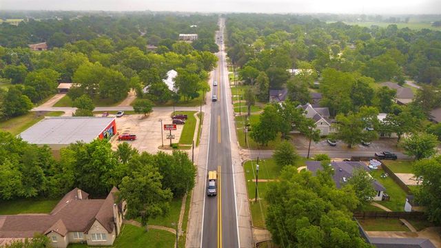 716 E Main Street, Madisonville, TX 77864