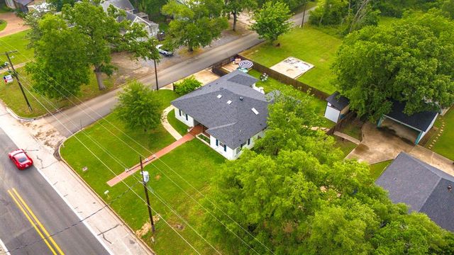 716 E Main Street, Madisonville, TX 77864