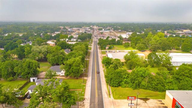 716 E Main Street, Madisonville, TX 77864