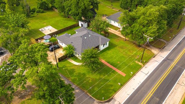 716 E Main Street, Madisonville, TX 77864