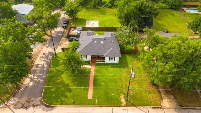 716 E Main Street, Madisonville, TX 77864