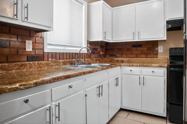 547 W RAINES RD, Memphis, TN 38109