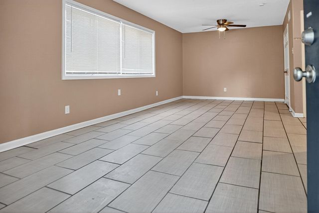 547 W RAINES RD, Memphis, TN 38109