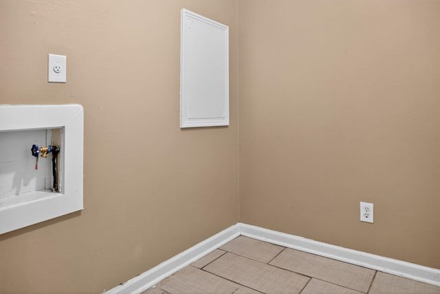 547 W RAINES RD, Memphis, TN 38109