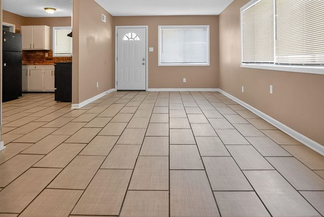 547 W RAINES RD, Memphis, TN 38109