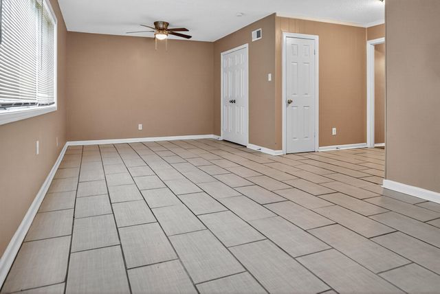 547 W RAINES RD, Memphis, TN 38109