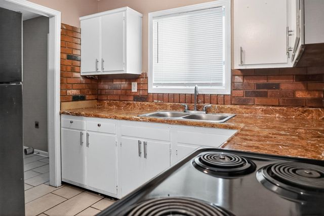 547 W RAINES RD, Memphis, TN 38109