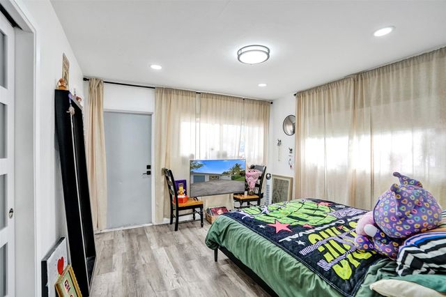 2500 NE 16th Avenue, Fort Lauderdale, FL 33305