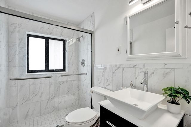 2500 NE 16th Avenue, Fort Lauderdale, FL 33305