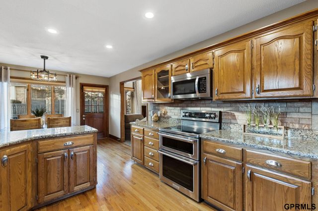 11024 N 61St Street, Omaha, NE 68152